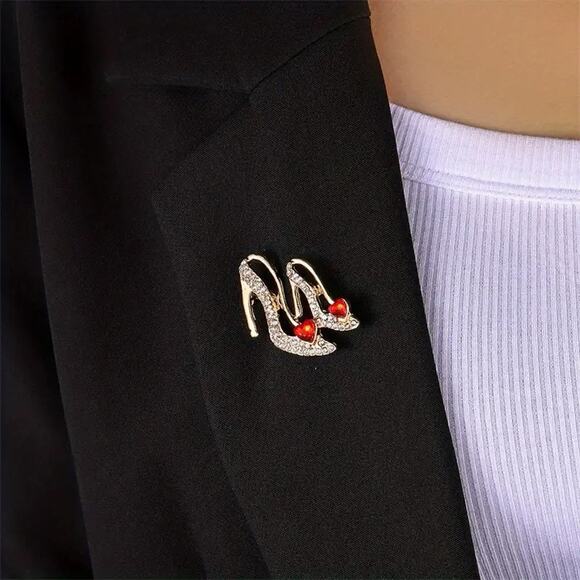 Brooch Gold Rhinestone Shoe with Red Heart Pin - Picture 2 of 2